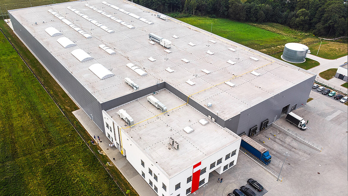 LAMILUX Tageslichtsysteme auf einer Industriehalle