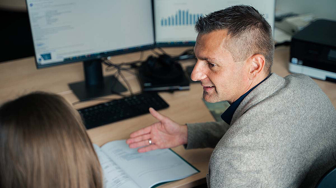 LAMILUX Mitarbeiter arbeiten kollaborativ