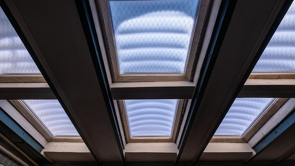 Innenraum mit LAMILUX Lichtkuppeln F100 W für natürliche Tageslichtversorgung
