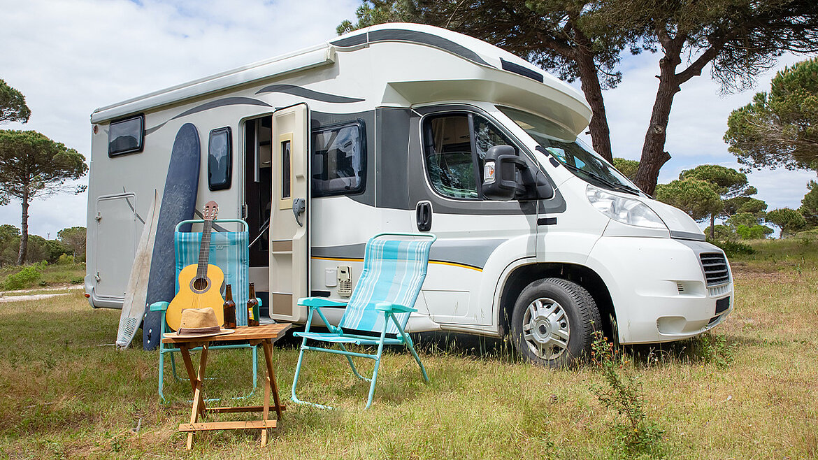 Campingstühle Caravan grüne Wiese
