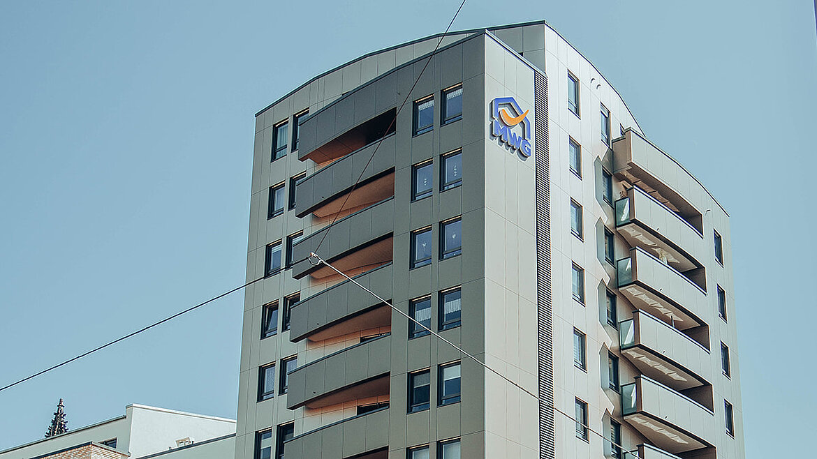 Wohnhochhaus im Breiten Weg Magdeburg mit LAMILUX Objektentrauchung