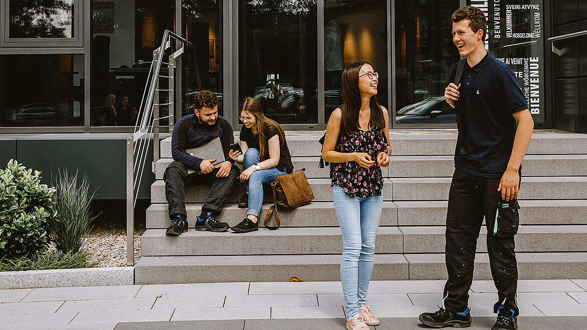 Schüler im Gespräch Sozialkompetenz: Schüler im Gesrpäch | karriereblog by LAMILUX