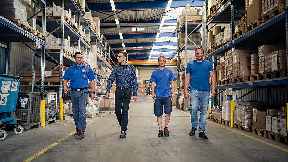 LAMILUX Fachkräfte in einer der Produktionshallen
