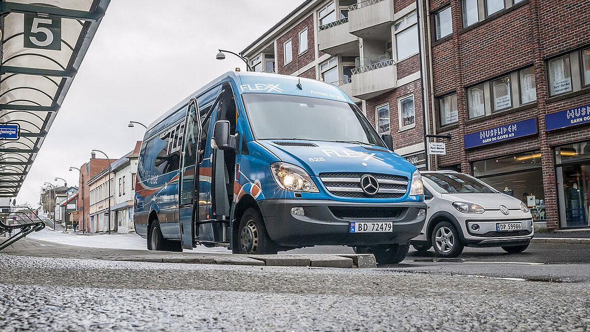 Minibus auf Straße