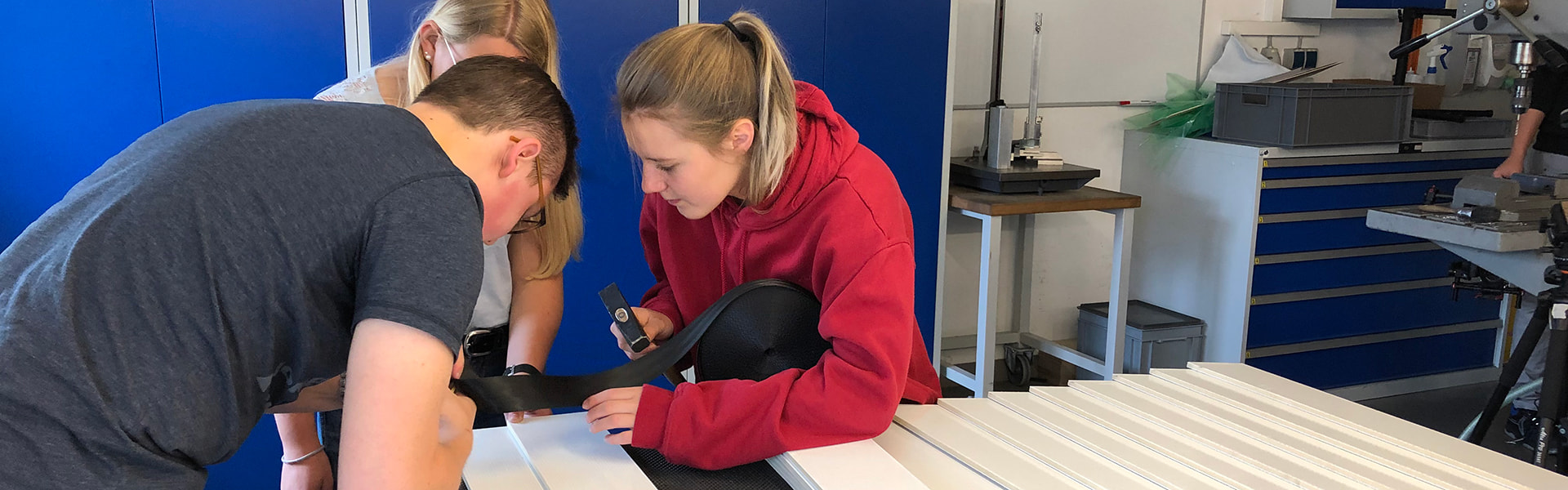 Schüler bauen GFK-Rampe Schüler bauen Rampe aus GFK | insights by LAMILUX